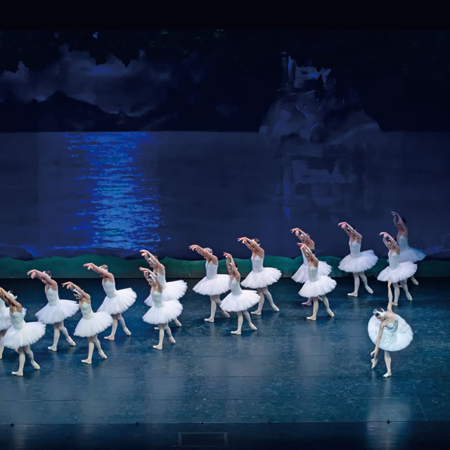 キエフ・クラシック・バレエ　チャイコフスキー 夢の３大バレエ 名場面集「くるみ割り人形」「白鳥の湖」「眠れる森の美女」より